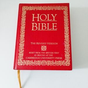 Vintage 1981 Holy Bible The Revised Version Cambridge University Press Red